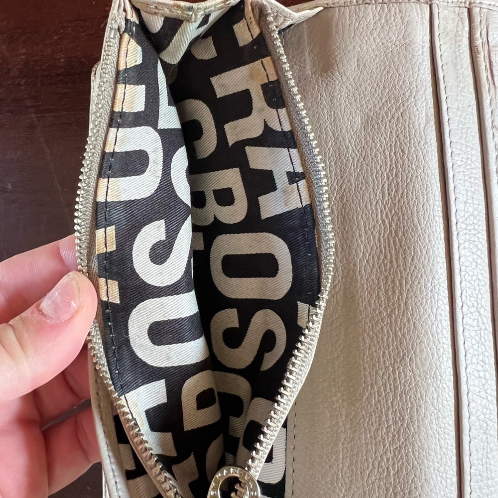 Marc Jacobs Off-White Leather Wallet - Picture 5 of 10